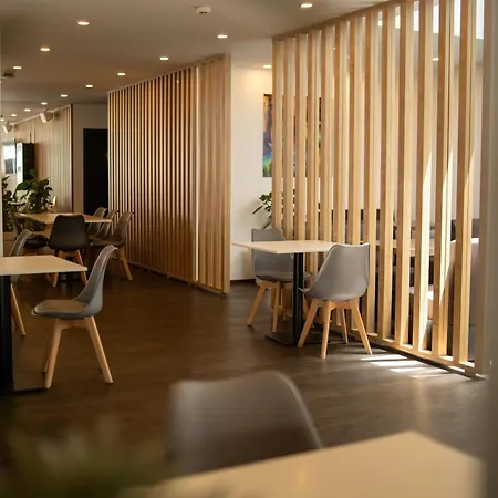 Planet One Hotell 3*
