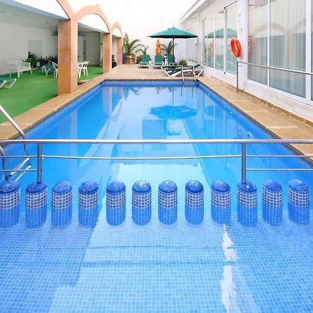 Planet One Hotell 3*