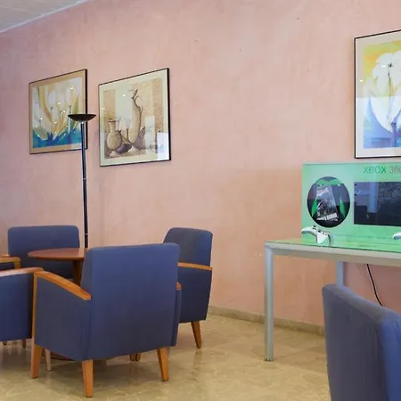 Planet One Hotell 3*