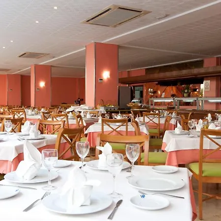 Planet One Hotell 3*