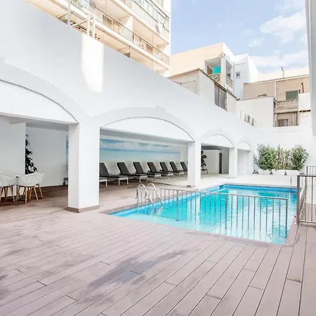 Planet One Hotell 3*